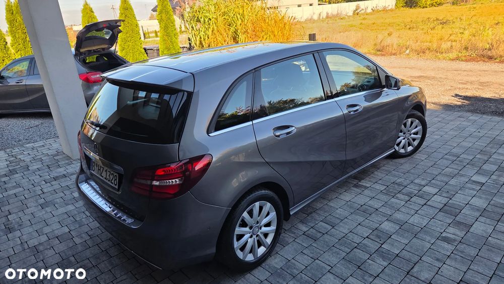 Mercedes-Benz B-Class 2015 photo 2