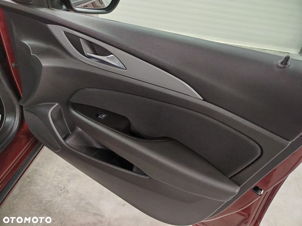 Opel Insignia 1.5 T Exclusive S&S - 28