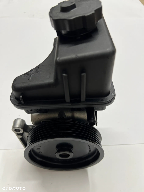Mercedes Sprinter W906 Vito W639 pompa wspomagania Bosch A0064667801.