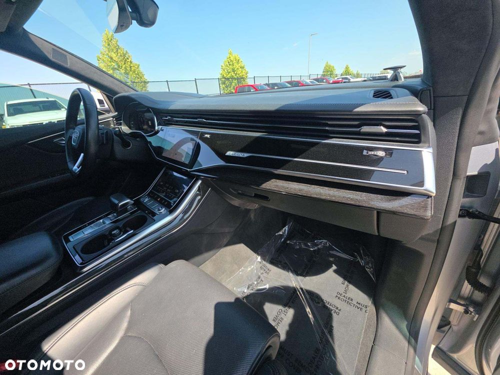 Audi Q8 - 8