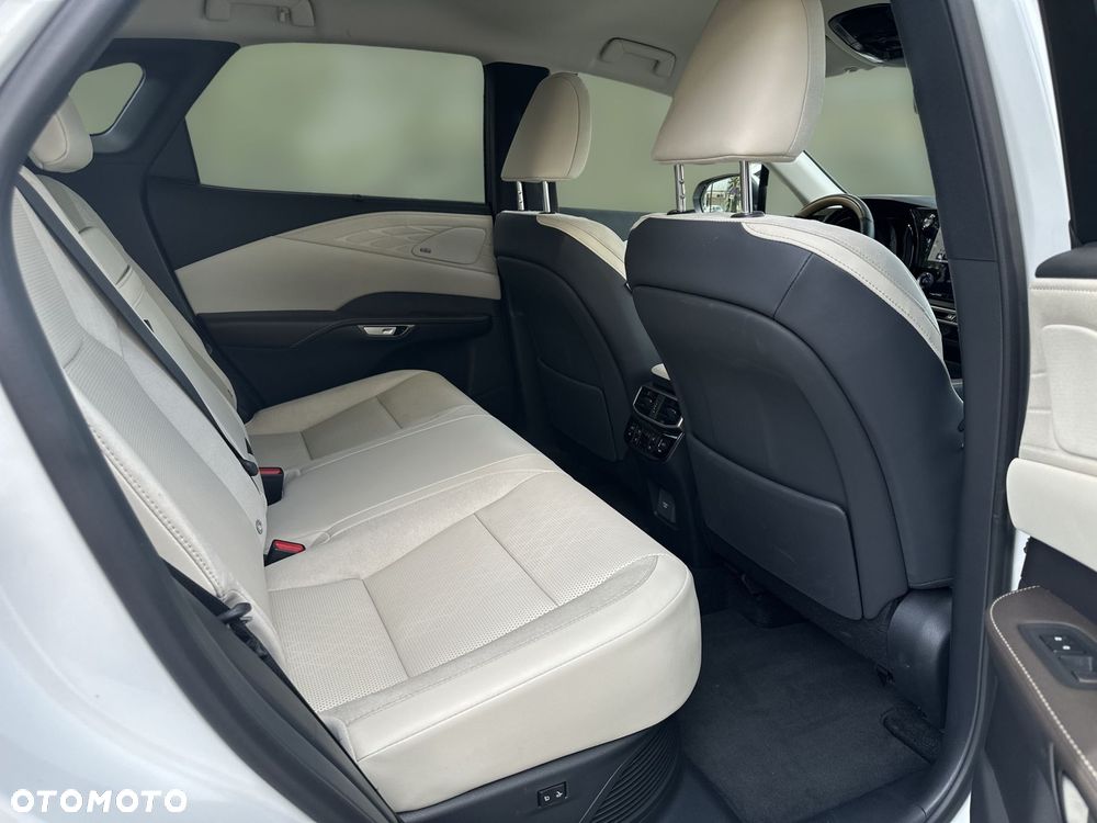 Lexus RX 450h+ Omotenashi - 11