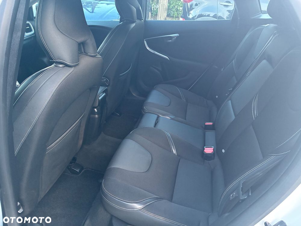 Volvo V40 D2 - 9