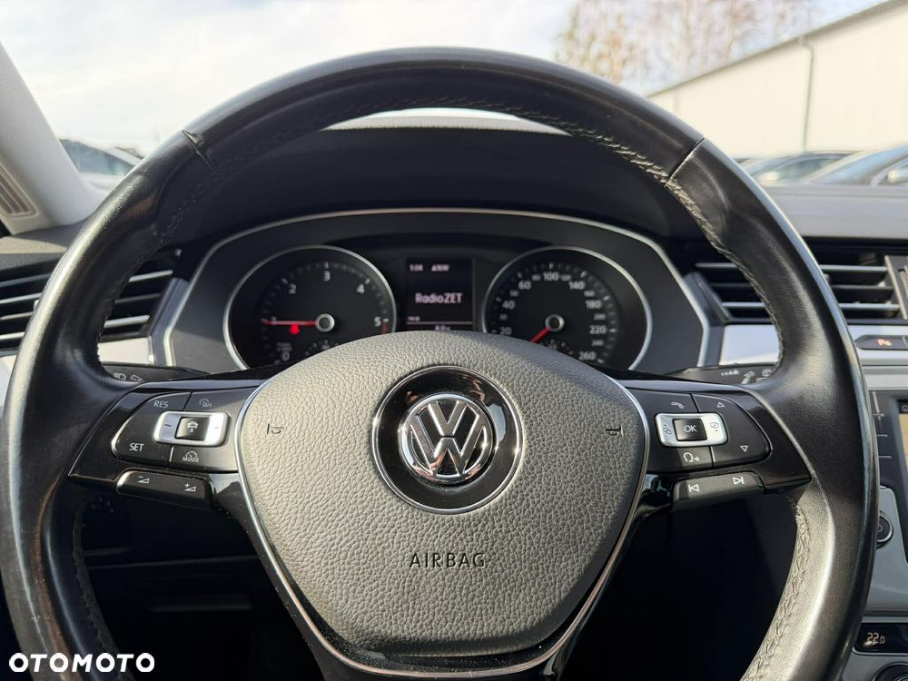 Volkswagen Passat - 14