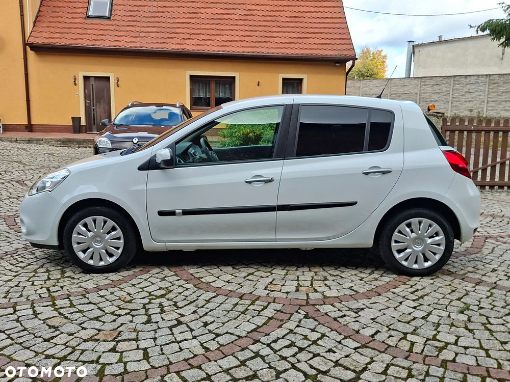 Renault Clio 2011 photo 3