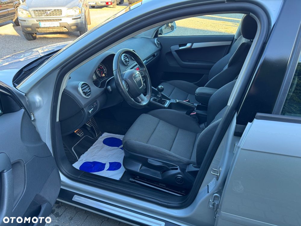 Audi A3 Sportback 2.0 TDI Ambiente - 9