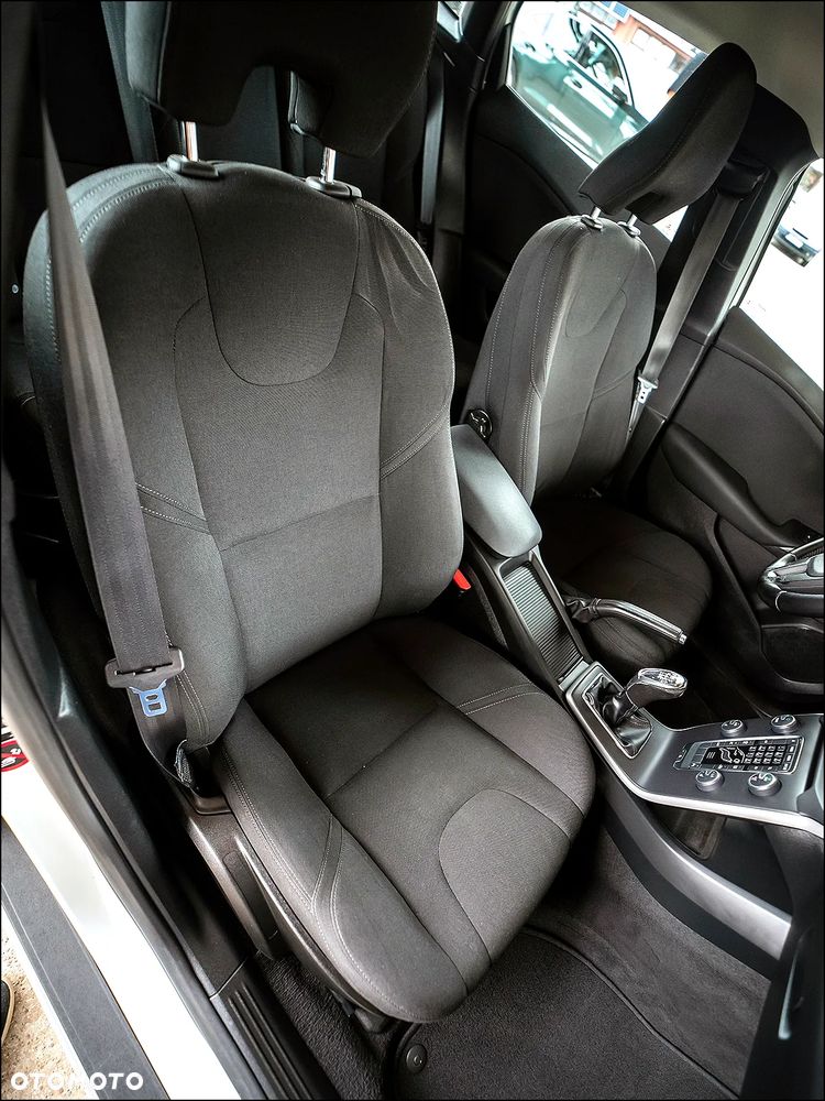 Volvo V40 Cross Country - 36