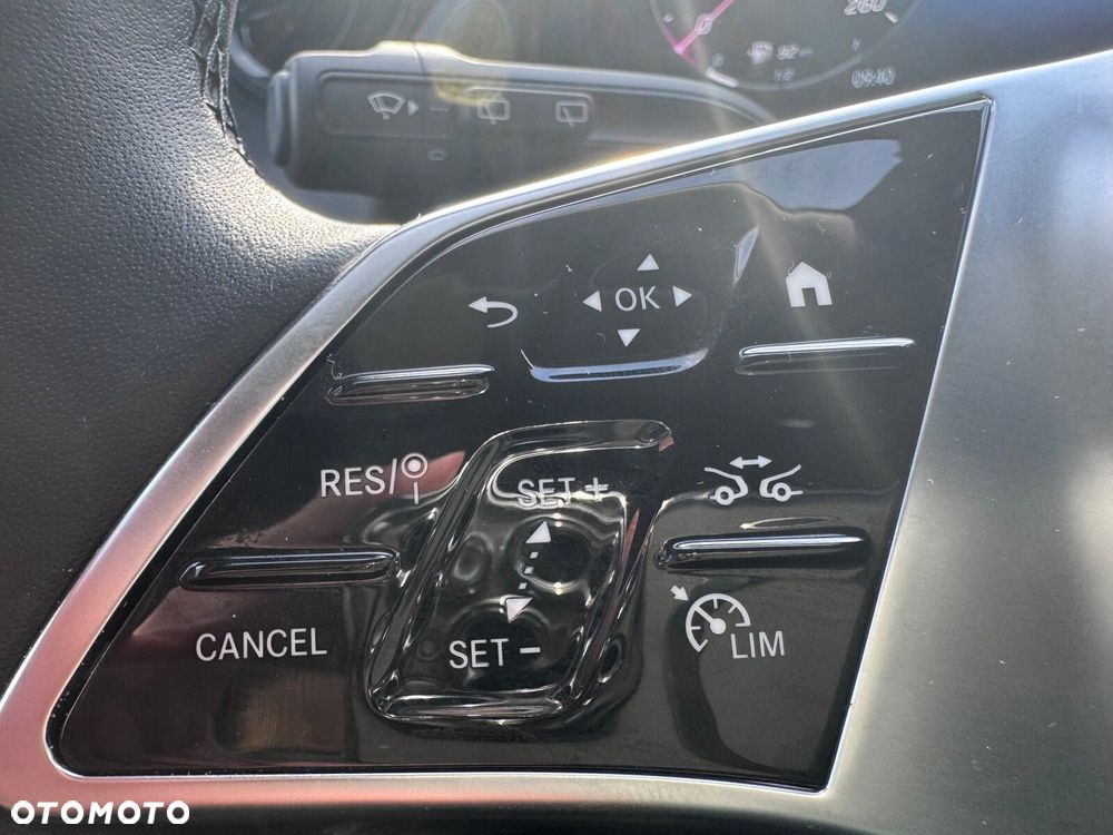 Mercedes-Benz GLA 180 - 22