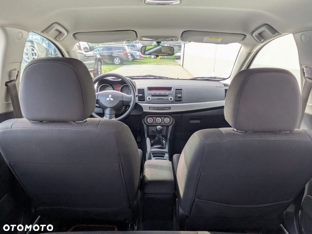 Mitsubishi Lancer - 10