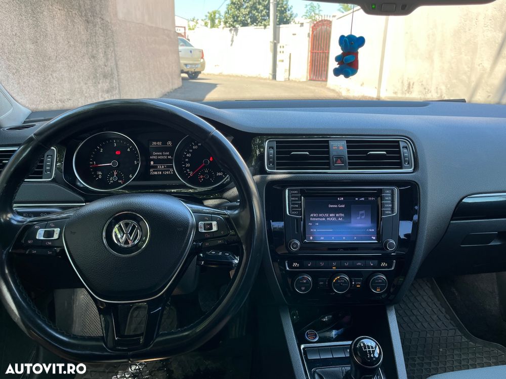 Volkswagen Jetta 2.0 TDI Highline - 8