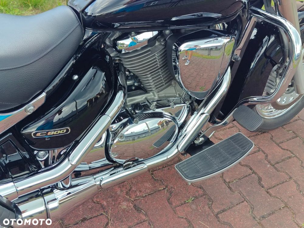 Suzuki Intruder - 6