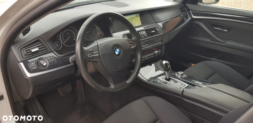 BMW Seria 5 520d Touring Sport-Aut - 10