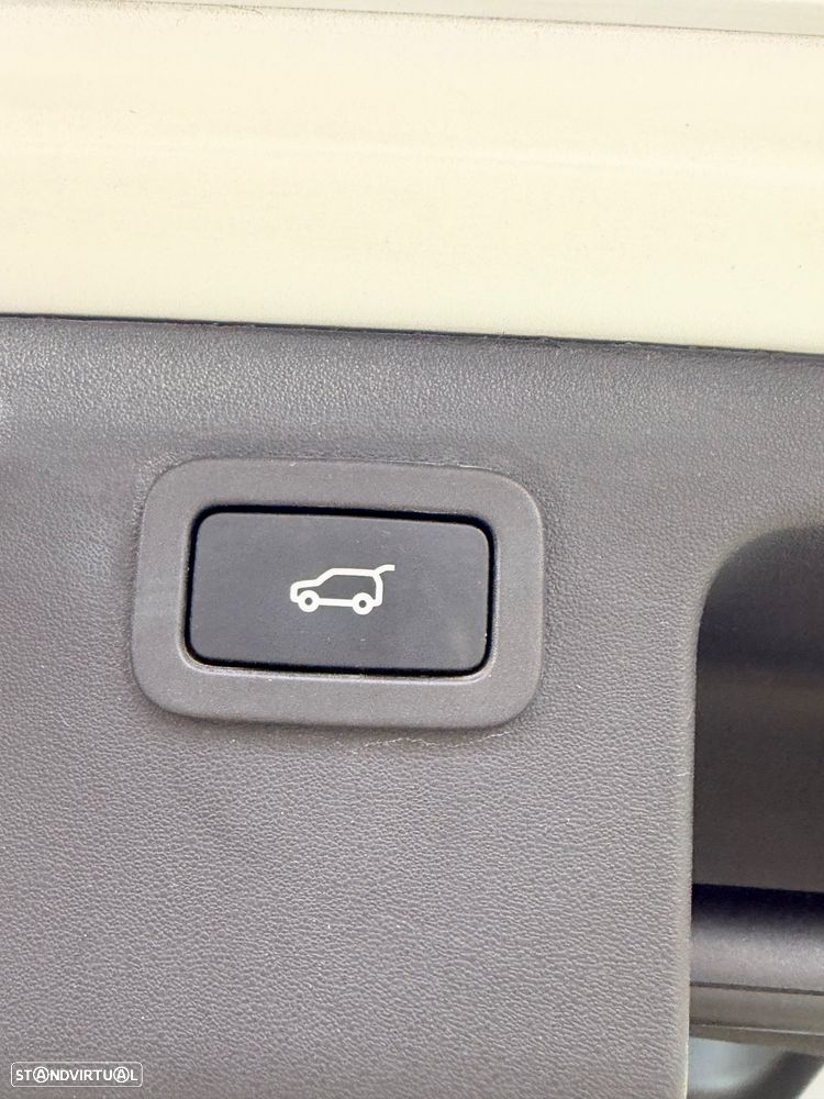 Land Rover Discovery Sport 2.0 TD4 HSE Luxury 7L Auto - 9