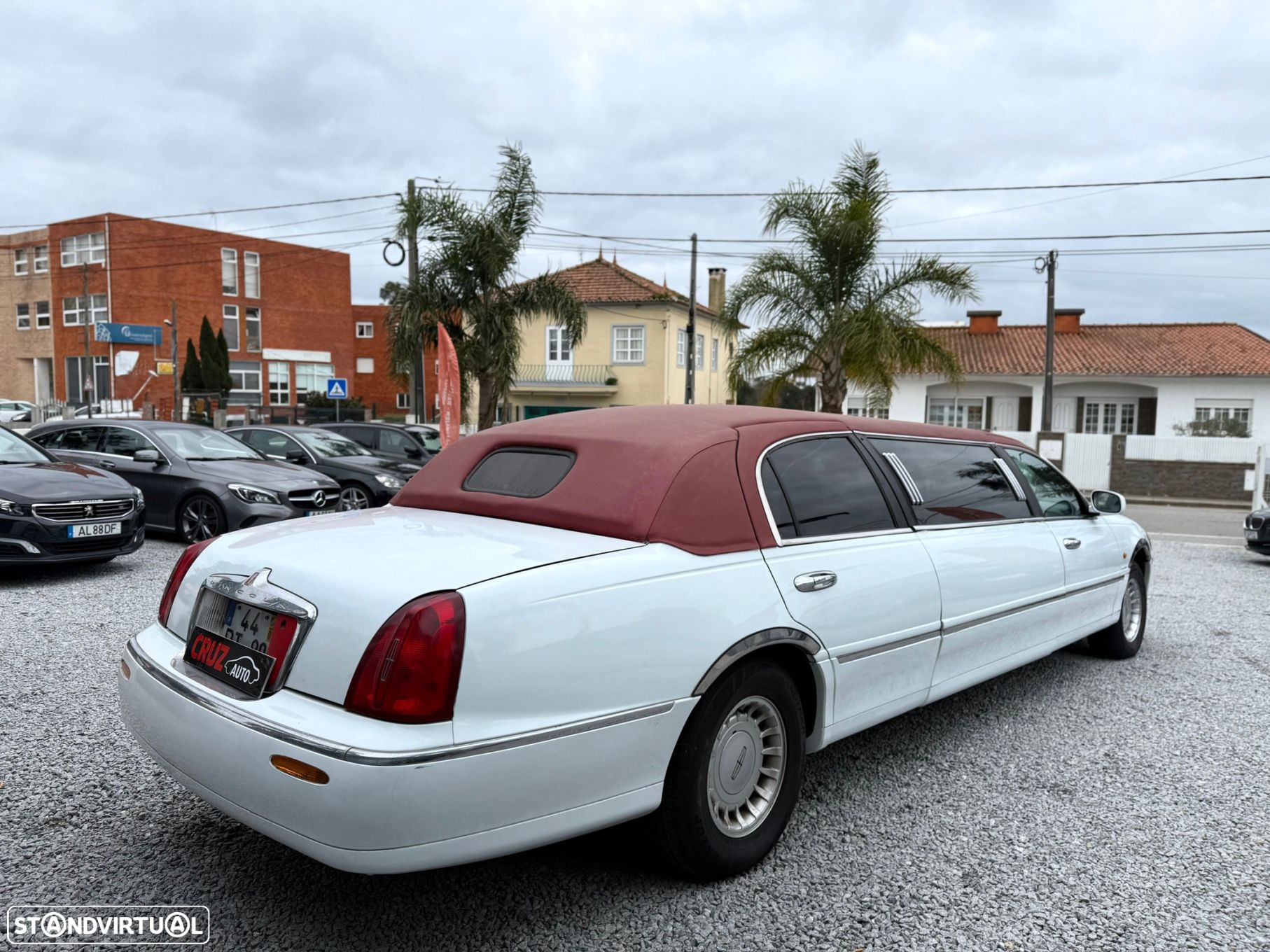 Lincoln Town Car - 5