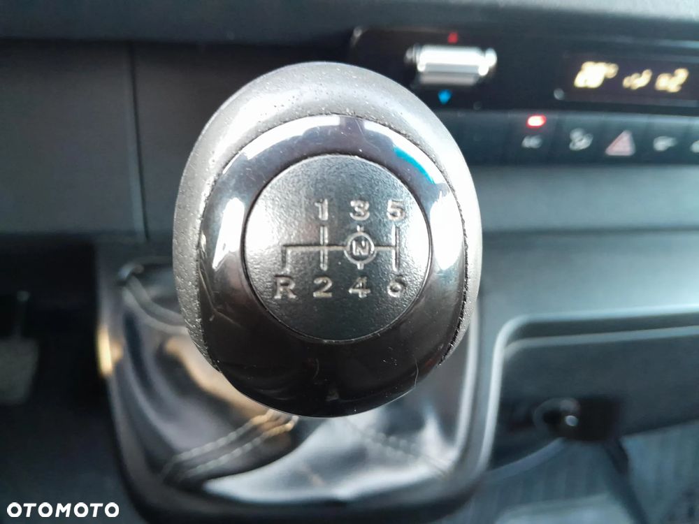 Mercedes-Benz Sprinter - 11