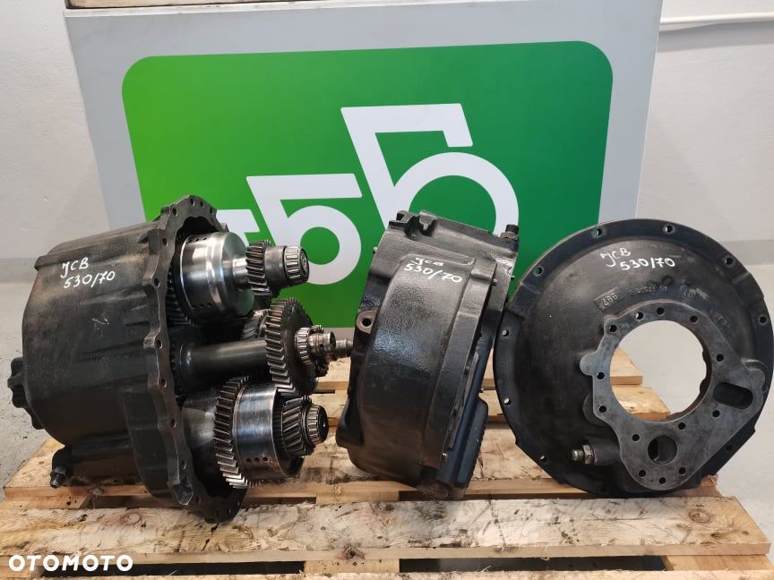 JCB 531-70 {Obudowa skrzyni Powershift} - 1