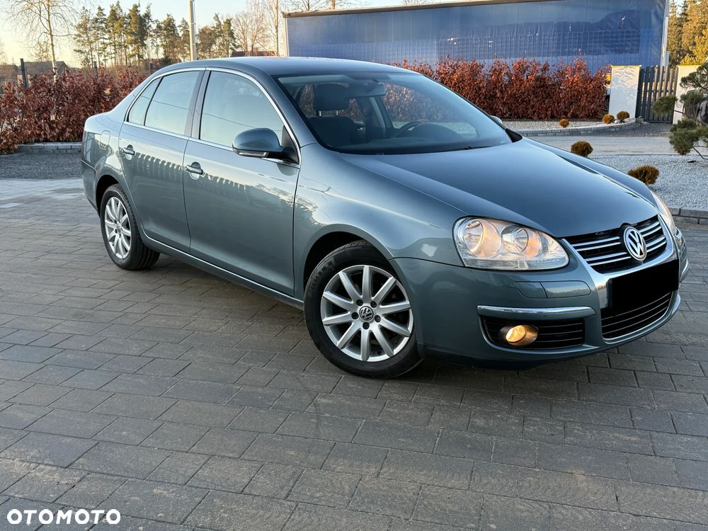 Volkswagen Jetta - 4