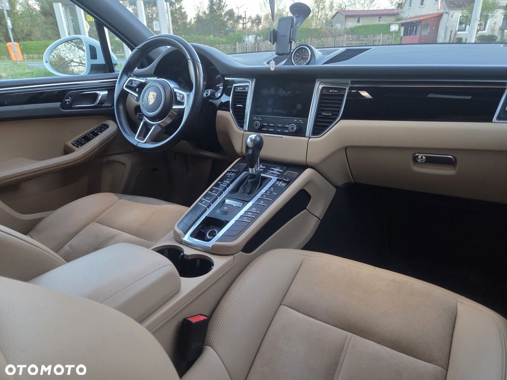 Porsche Macan Standard - 24