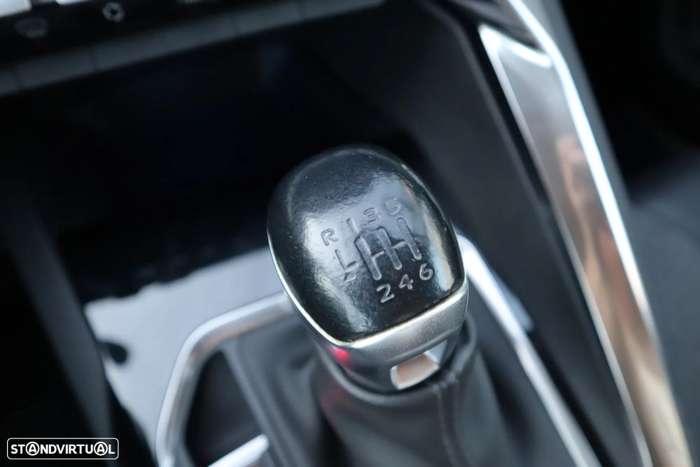 Peugeot 3008 1.2 PureTech Allure J18 - 26