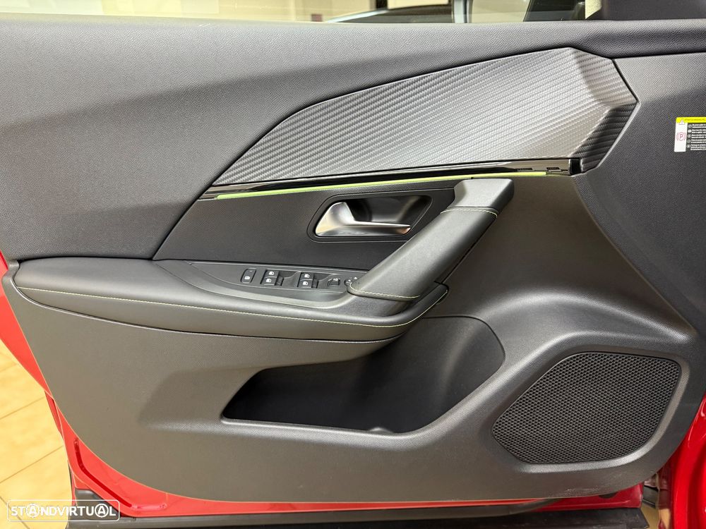 Peugeot 2008 1.2 PureTech GT Line EAT8 - 27