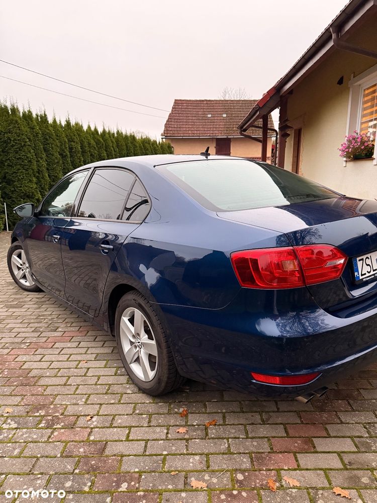 Volkswagen Jetta - 7