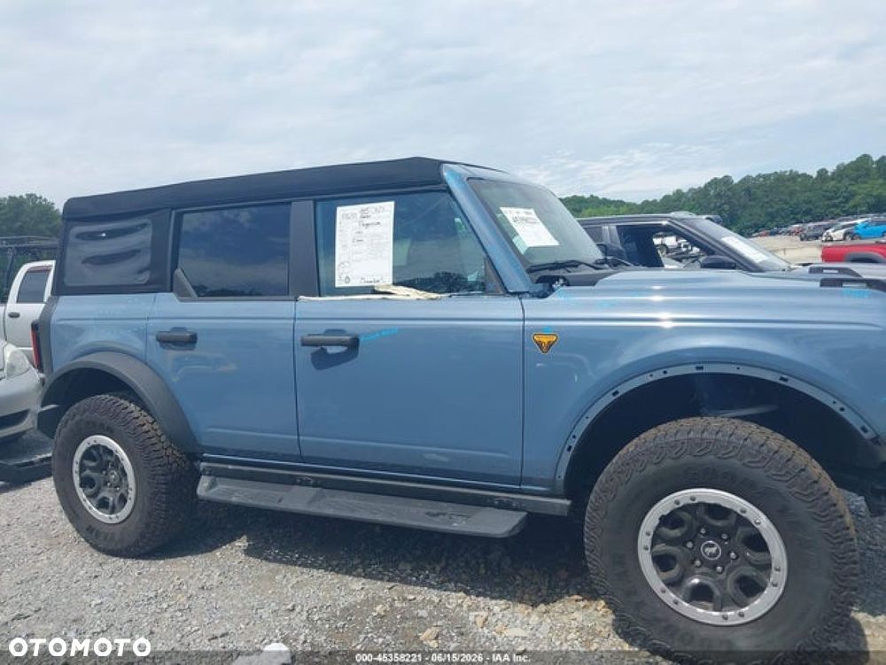 Ford Bronco - 6