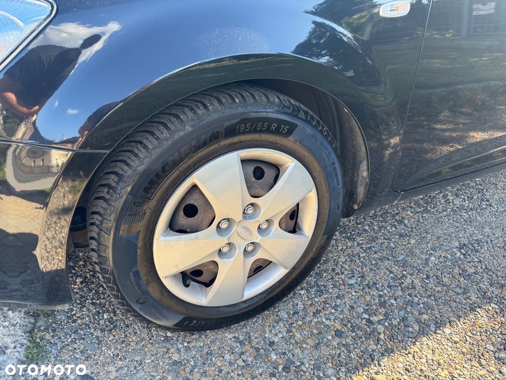 Kia Ceed - 10