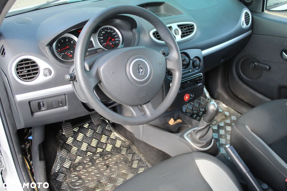Renault Clio - 7