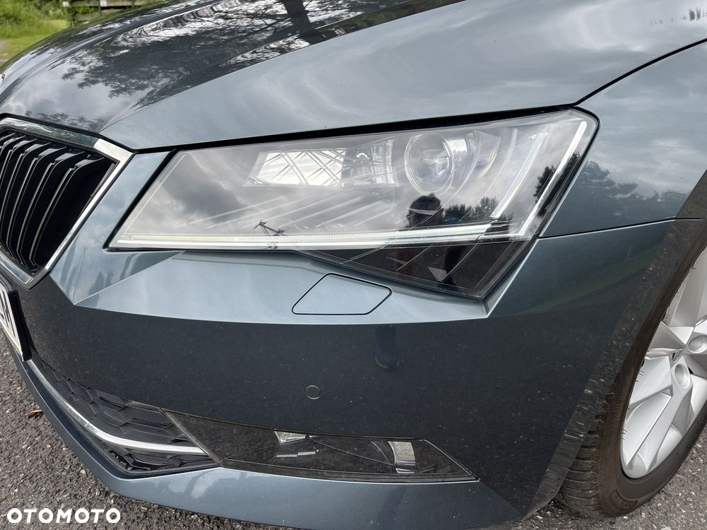 Skoda Superb 2.0 TDI DSG Premium Edition - 33