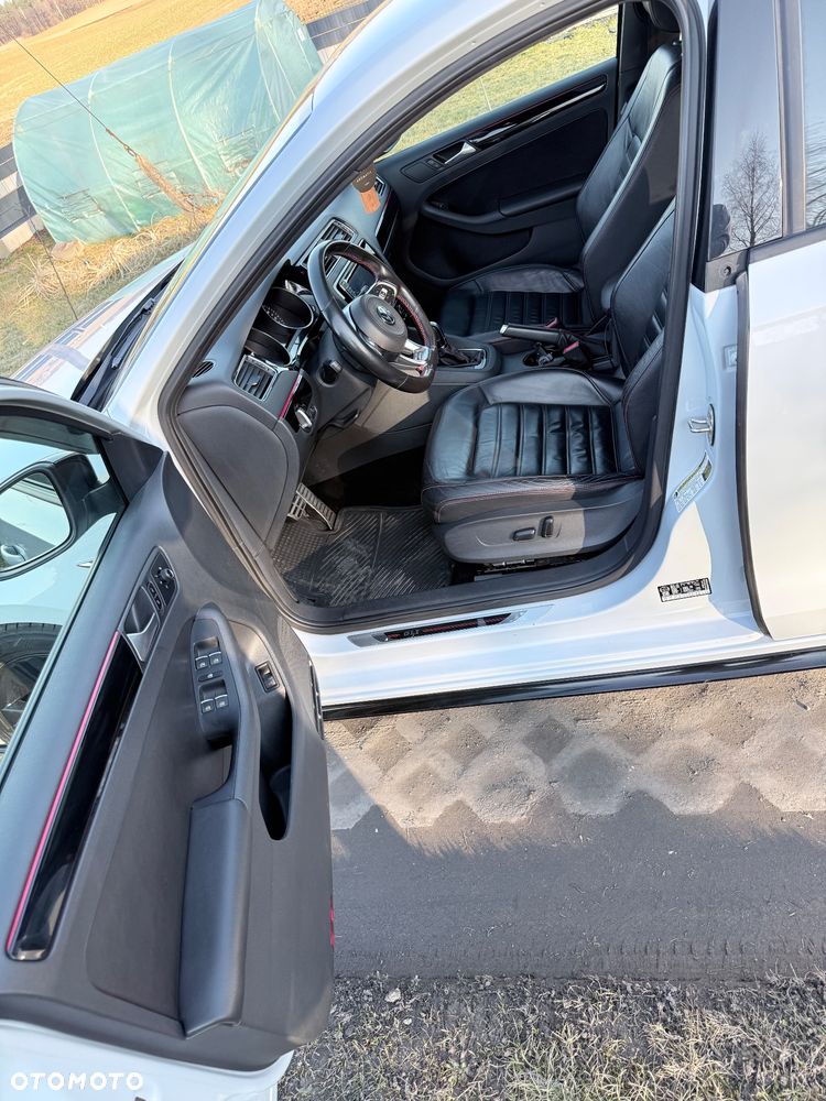 Volkswagen Jetta - 29