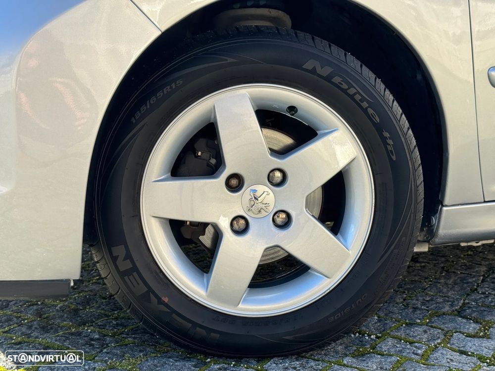 Peugeot 207 1.4 HDi Premium - 10