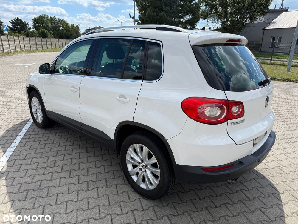 Volkswagen Tiguan - 1