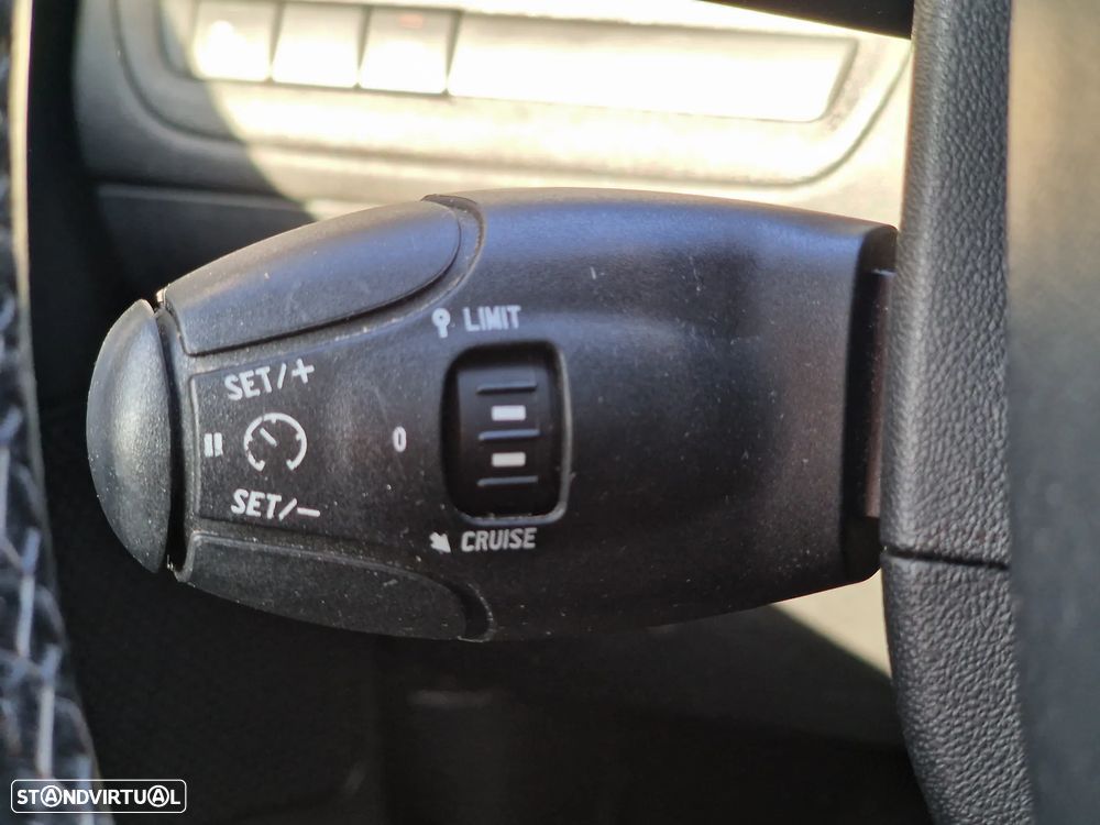 Peugeot 2008 1.2 PureTech Allure - 29