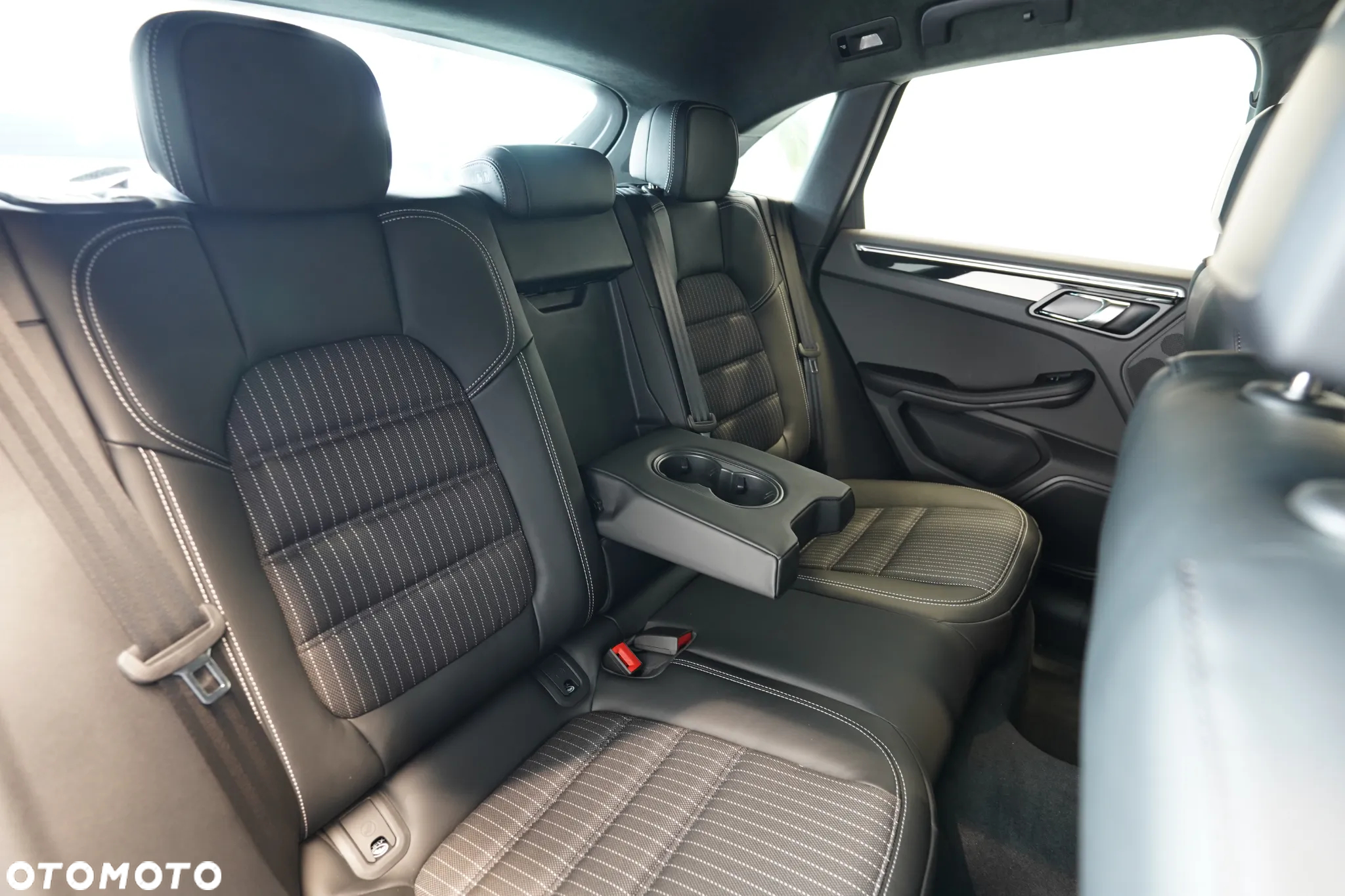 Porsche Macan T - 12