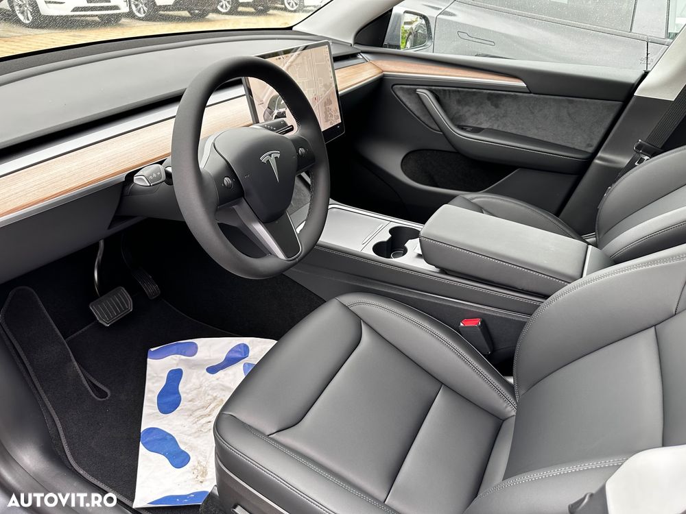 Tesla Model Y AWD Performance - 7