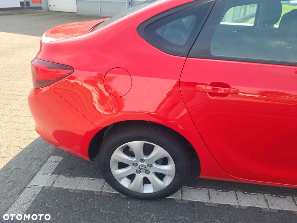 Opel Astra IV 1.4 T Business S&S - 4