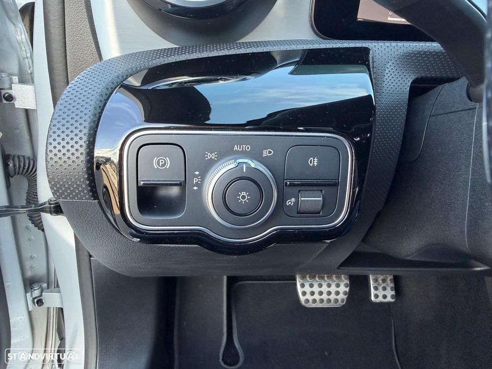 Mercedes-Benz A 250 e AMG Line - 18