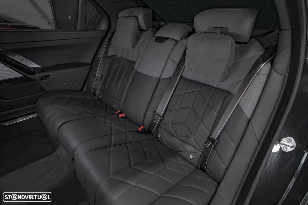 BMW 750 e xDrive - 27