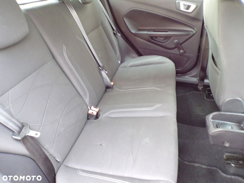 Ford Fiesta - 25