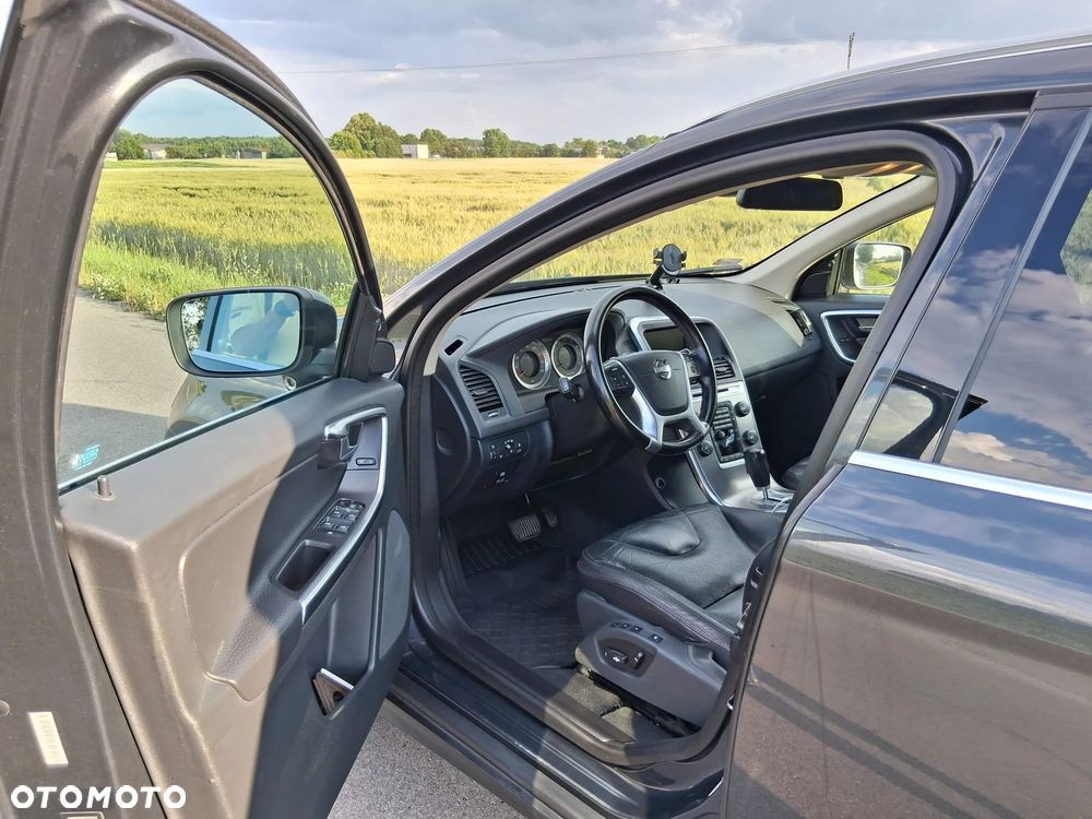 Volvo XC 60 T6 AWD Momentum - 25
