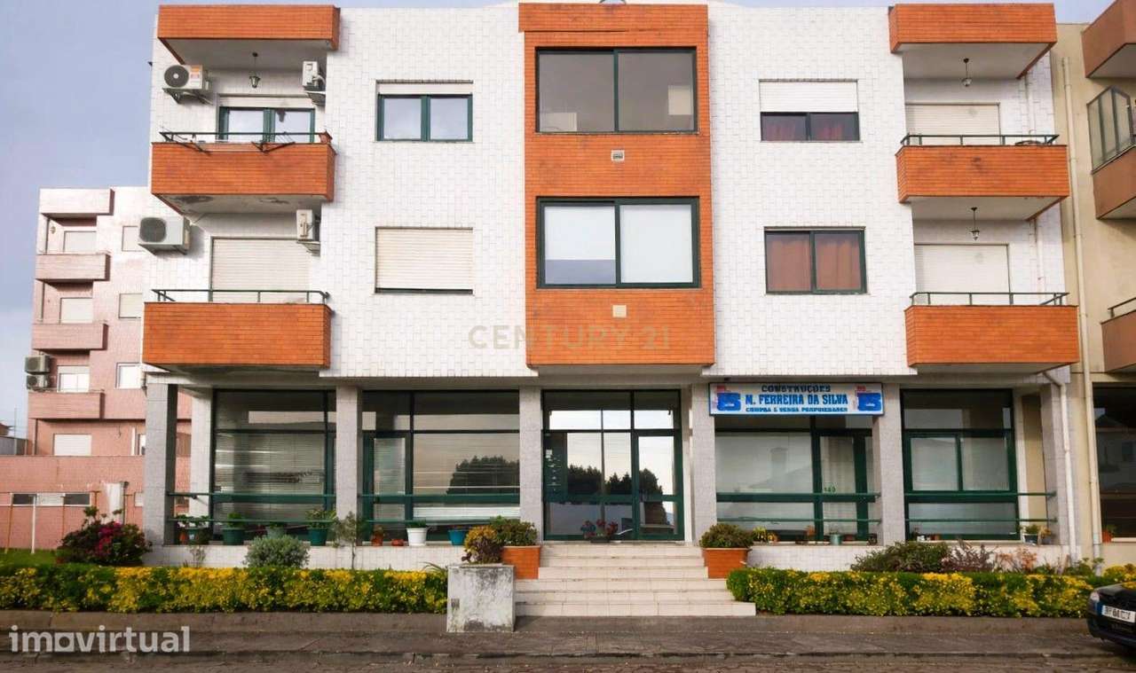 Apartamento T2 com varanda e lugar de estacionamento - Santa Maria da - Grande imagem: 2/16