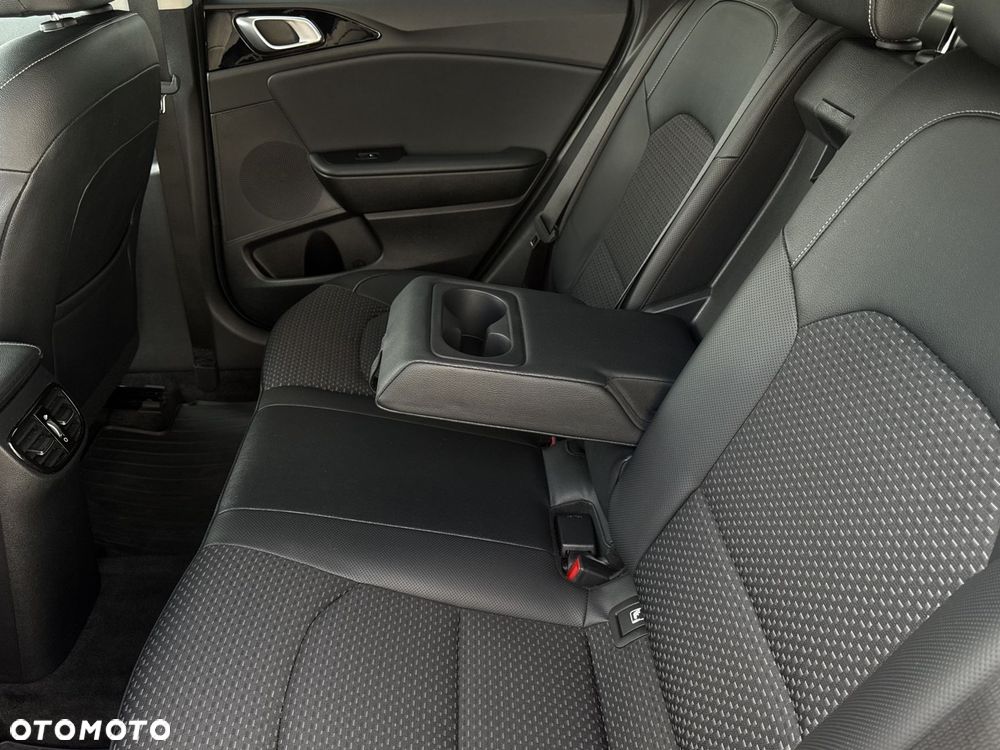 Kia Ceed 1.5 T-GDI Business Line Plus DCT - 12