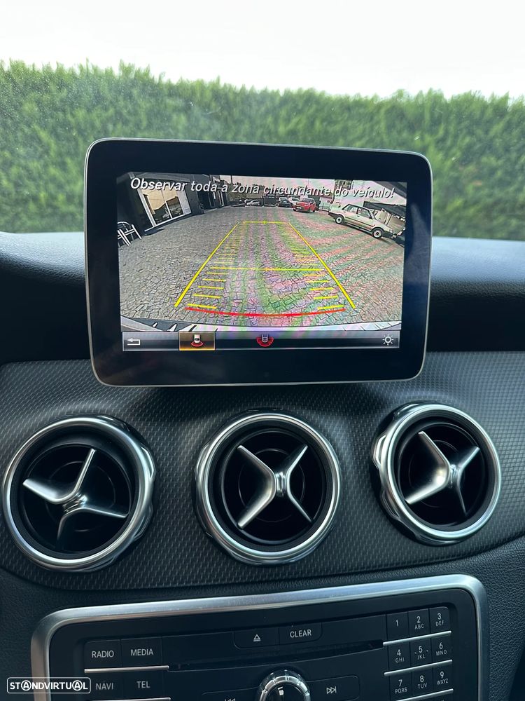 Mercedes-Benz GLA 200 d 7G-DCT Urban - 10