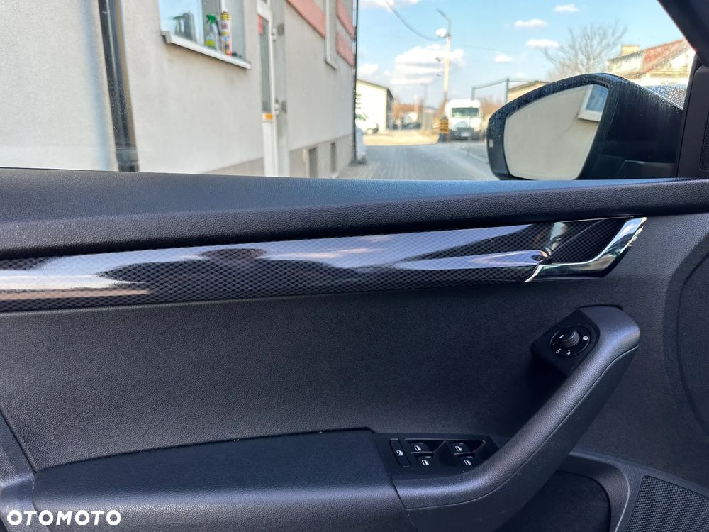 Skoda Octavia 2.0 TDI DSG RS - 10