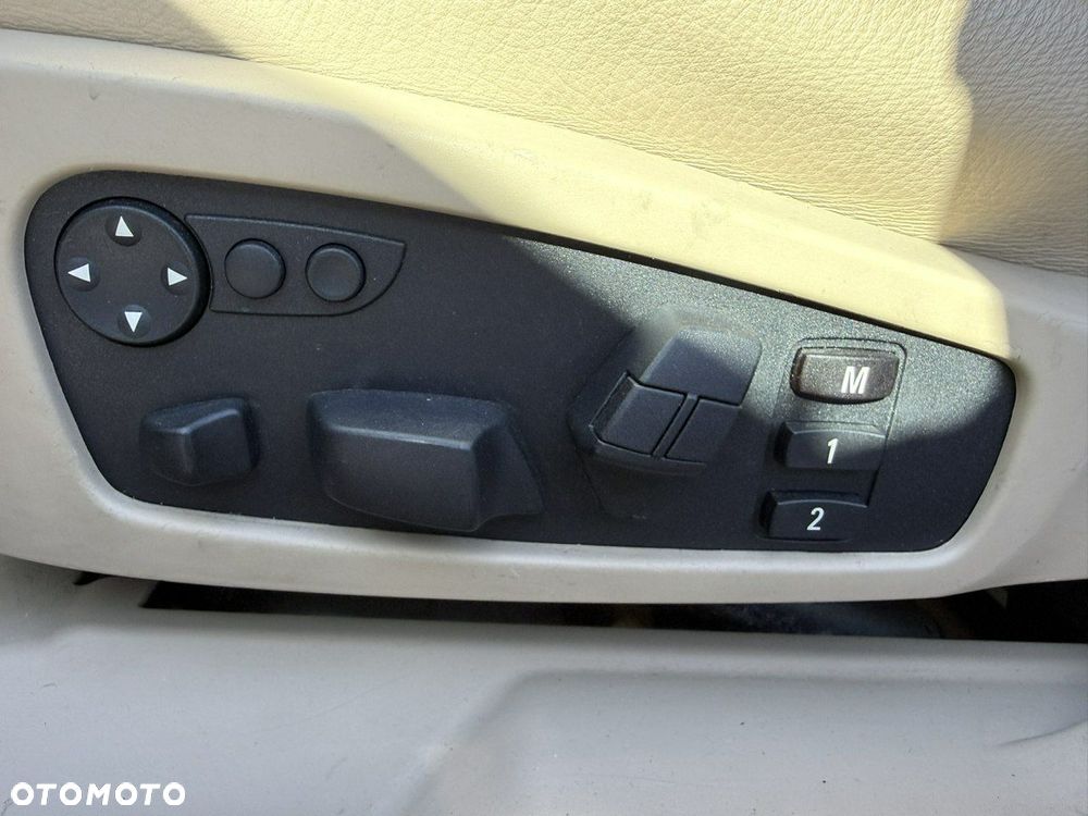 BMW Seria 5 525d - 33
