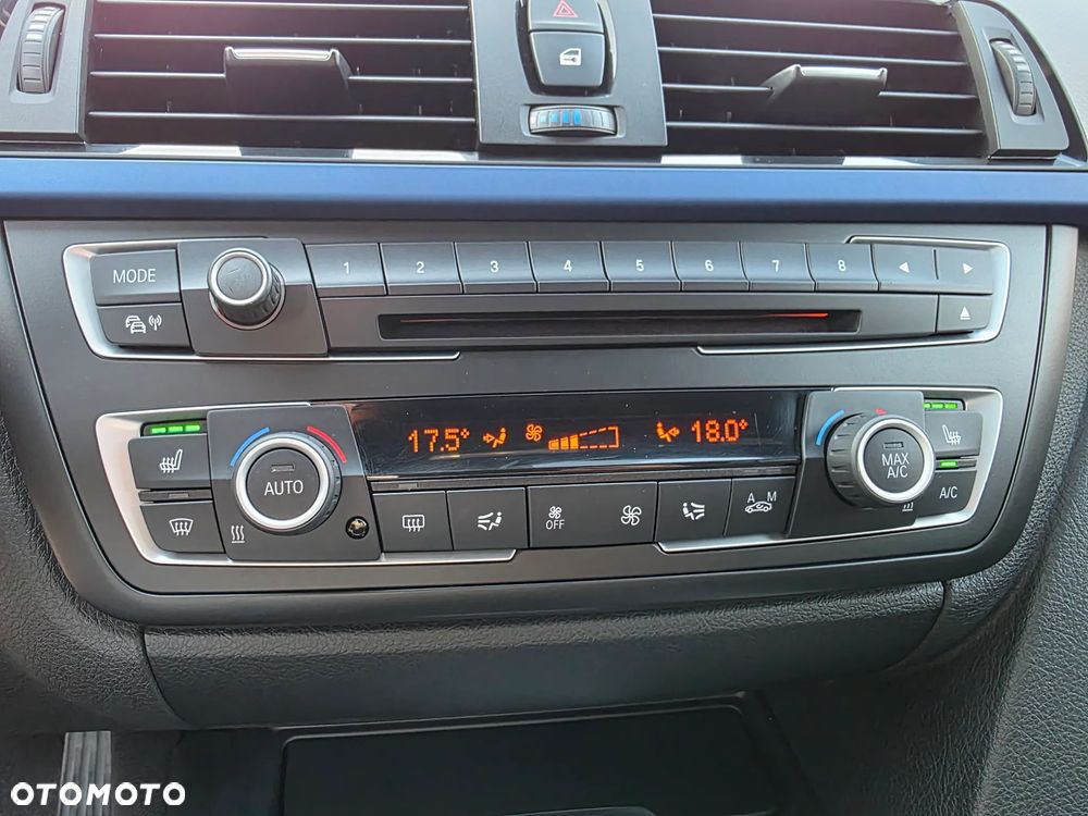 BMW Seria 3 318d DPF Edition Sport - 16