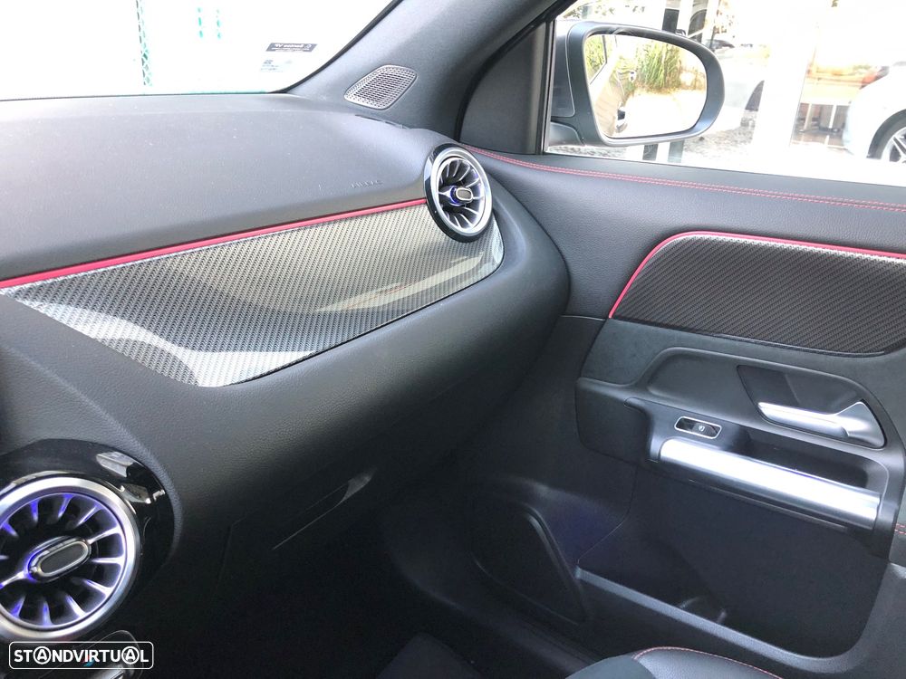Mercedes-Benz GLA 180 d AMG Line - 43
