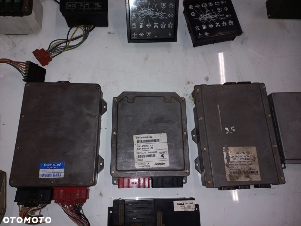 Srerownik skrzynin biegów,jazdy,komputer,licznik,zegar,prędkościomierz, ehr, S1X-11,sauer danfos,464030010,B830-330-180,G199860101020,TCE25,7700065375C,82008153,4564,3388670,M01A,datatronic,0.021.5490.4,3797689H95,A-0540G03D,3791700 h03,re70836,r917010035,ts135,al154758,67hk102,82032694,edc,a-0605g03k,0.010.4069.4, 1248275510,230599a4,1-40-558-1001,moduł,1987585c,1964762c2,1964778c1,04213097,sagem v7,5 ,2098aa,7700030821, 0538201009,007,bosch,auto5,case,sdf,same,deutz,bobcat,merlo.lamborghini,hurlimann, - 8