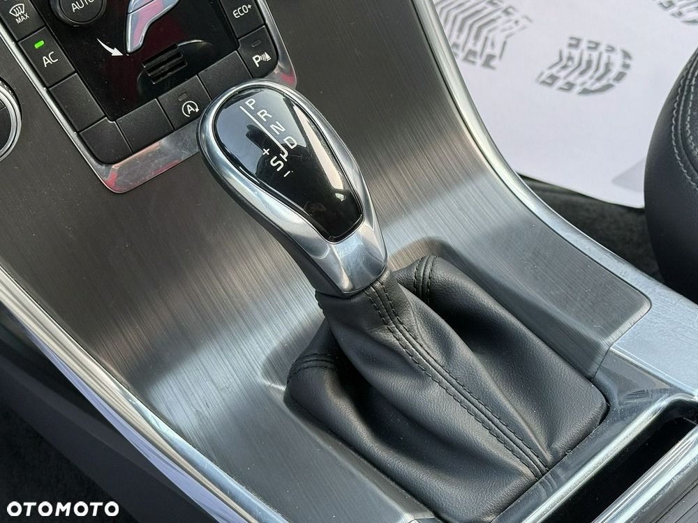 Volvo XC 60 D4 Momentum Pro - 10