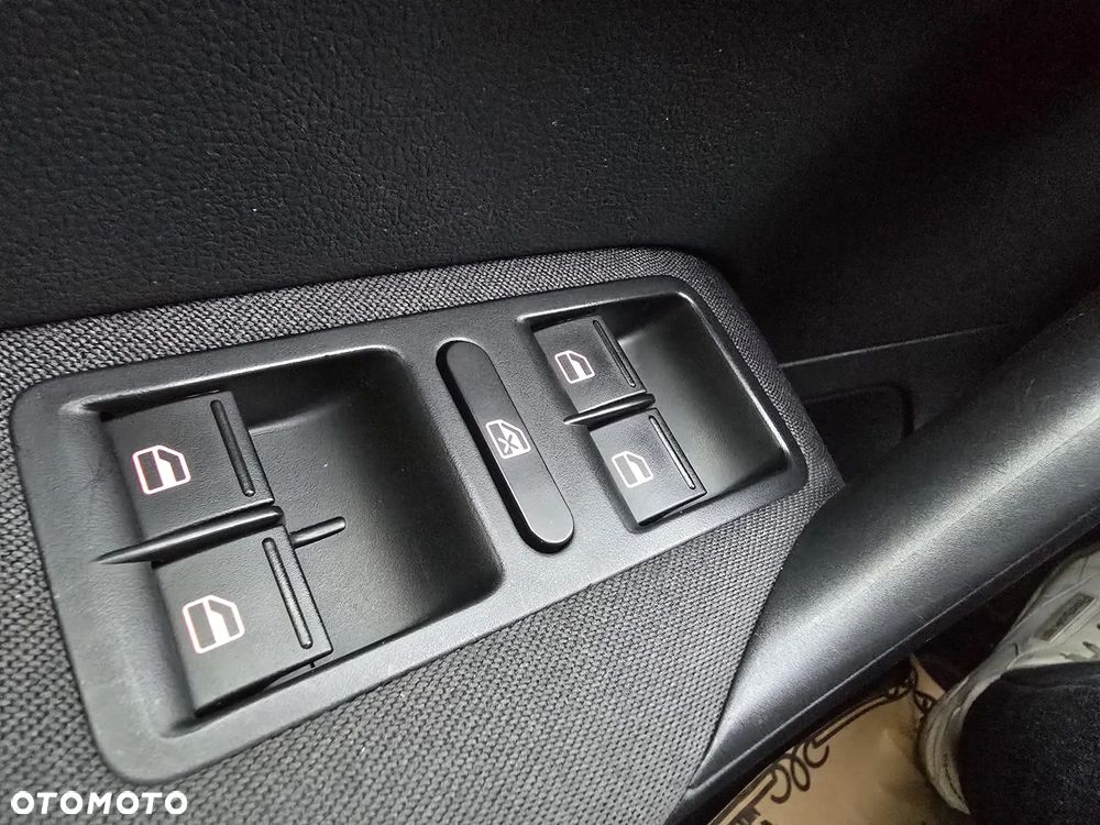 Volkswagen Polo 1.6 TDI Life - 24