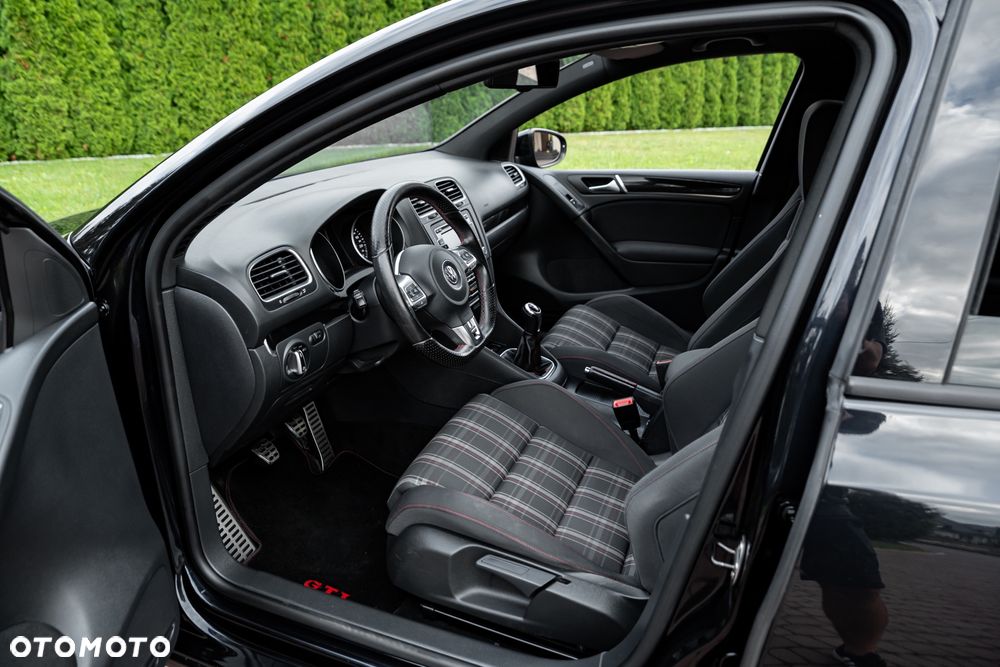 Volkswagen Golf 2.0 GTI - 17